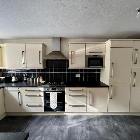 Manchester - Eccles - Business - Contractors - Families - Discounts Available エクステリア 写真