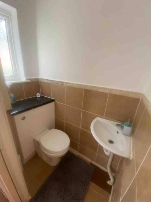 Manchester - Eccles - Business - Contractors - Families - Discounts Available エクステリア 写真