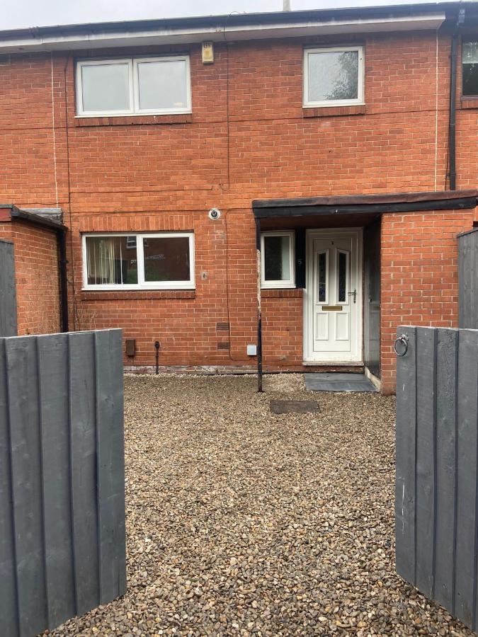 Manchester - Eccles - Business - Contractors - Families - Discounts Available エクステリア 写真