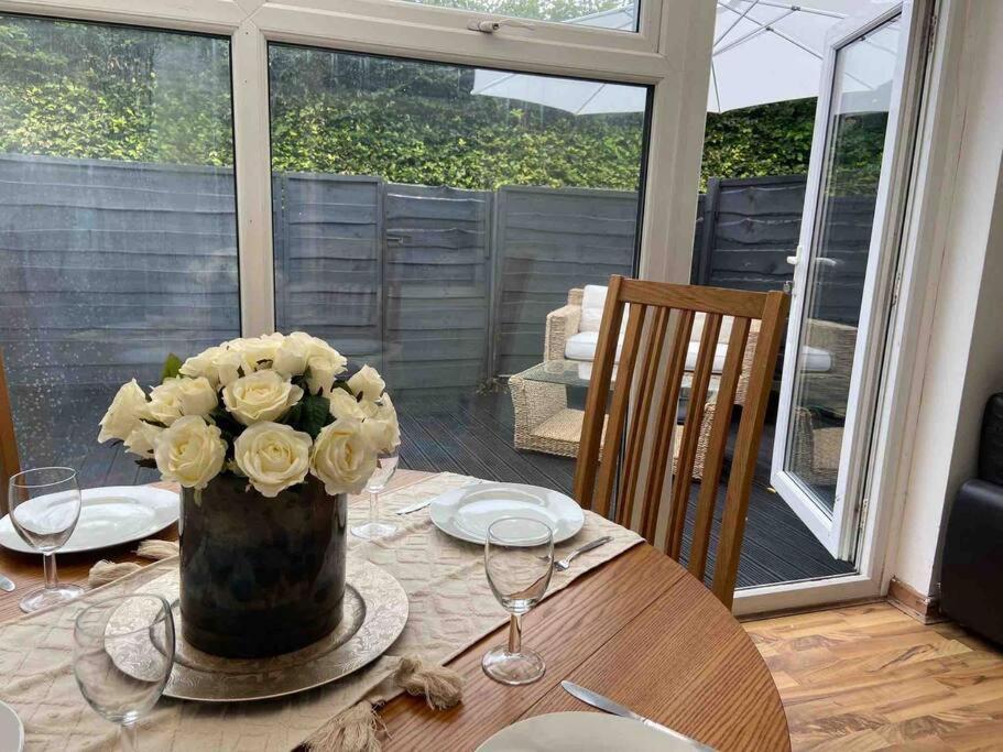 Manchester - Eccles - Business - Contractors - Families - Discounts Available エクステリア 写真