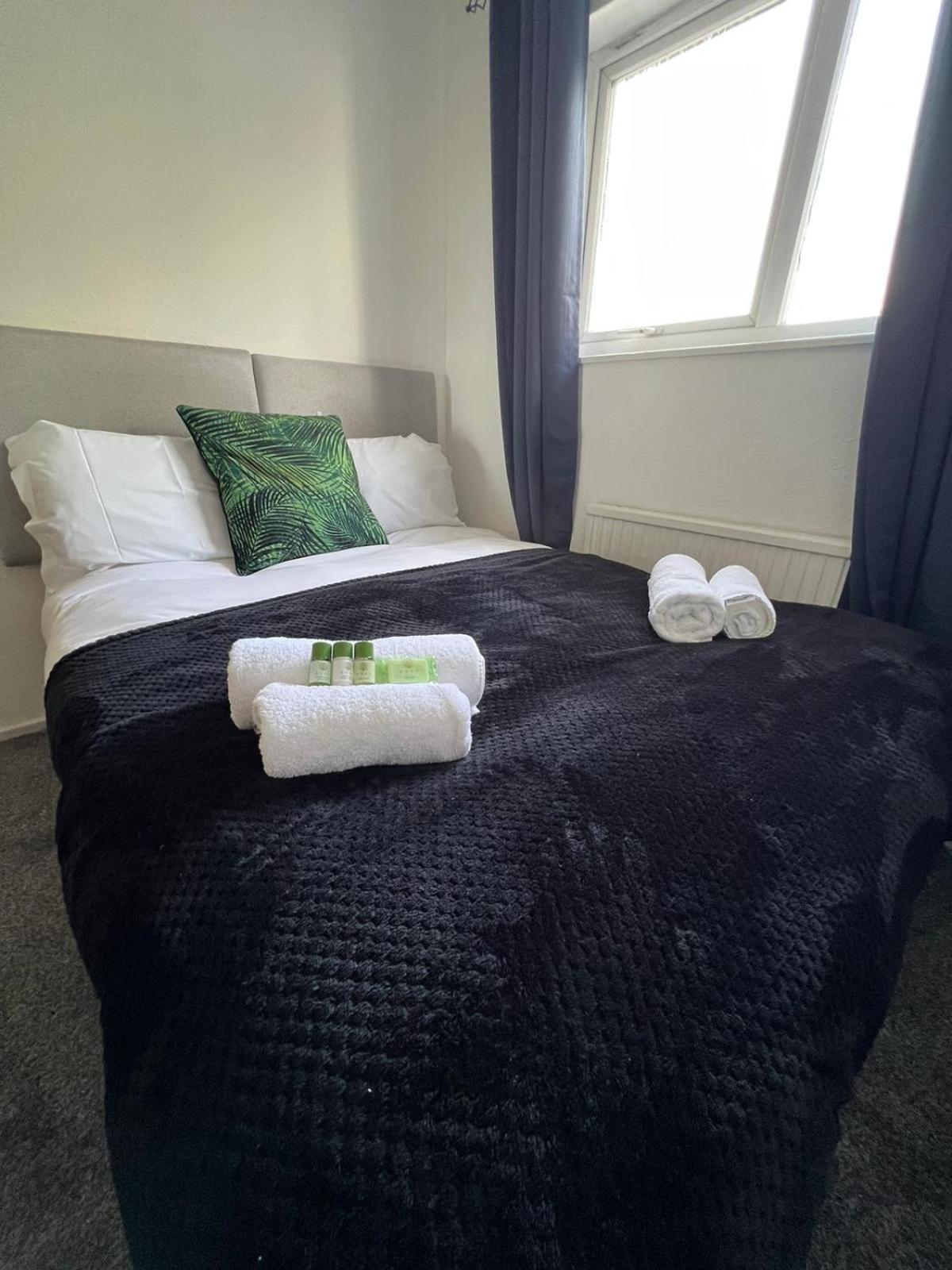 Manchester - Eccles - Business - Contractors - Families - Discounts Available エクステリア 写真