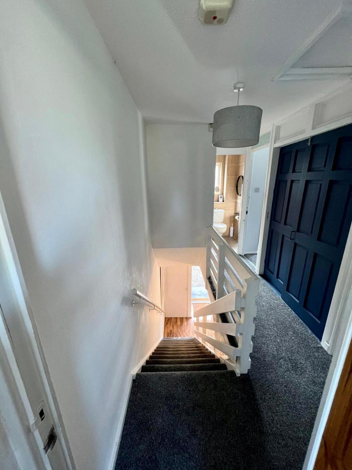 Manchester - Eccles - Business - Contractors - Families - Discounts Available エクステリア 写真
