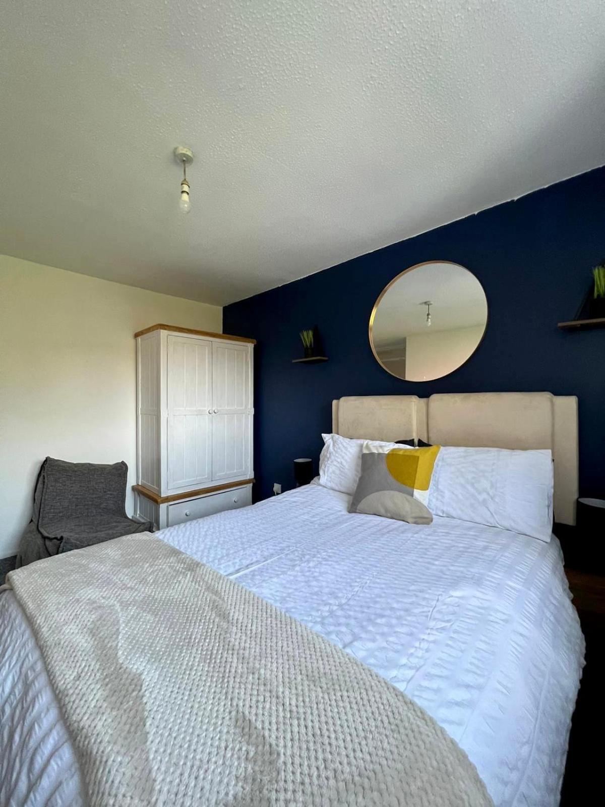 Manchester - Eccles - Business - Contractors - Families - Discounts Available エクステリア 写真